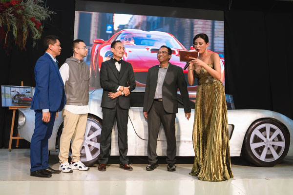 Terbaru: LA DOLCE VITA: TUKSEDO AUTO & FASHION GALA Secara Detail
